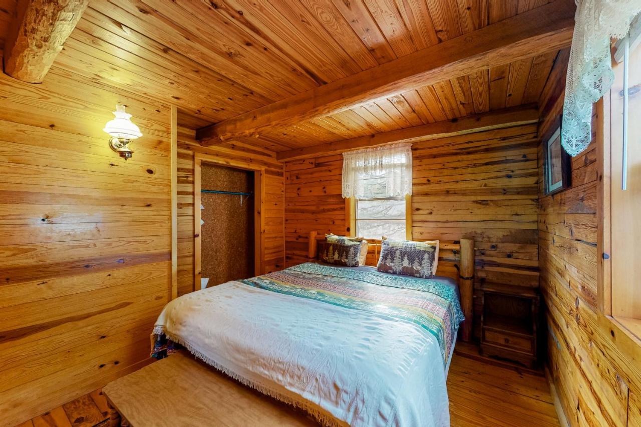 Charlie'S Ol' Fishing Cabin Eureka Springs Exterior photo