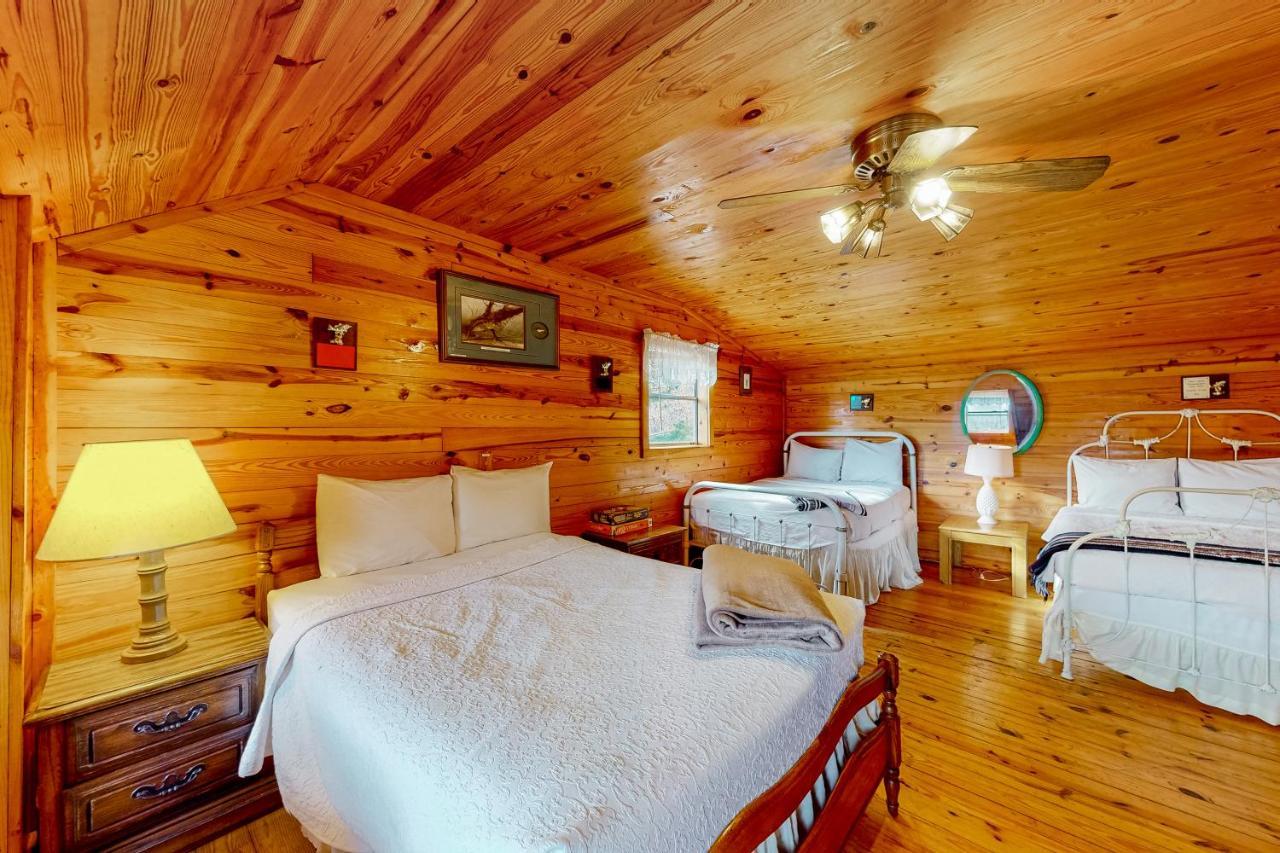 Charlie'S Ol' Fishing Cabin Eureka Springs Exterior photo